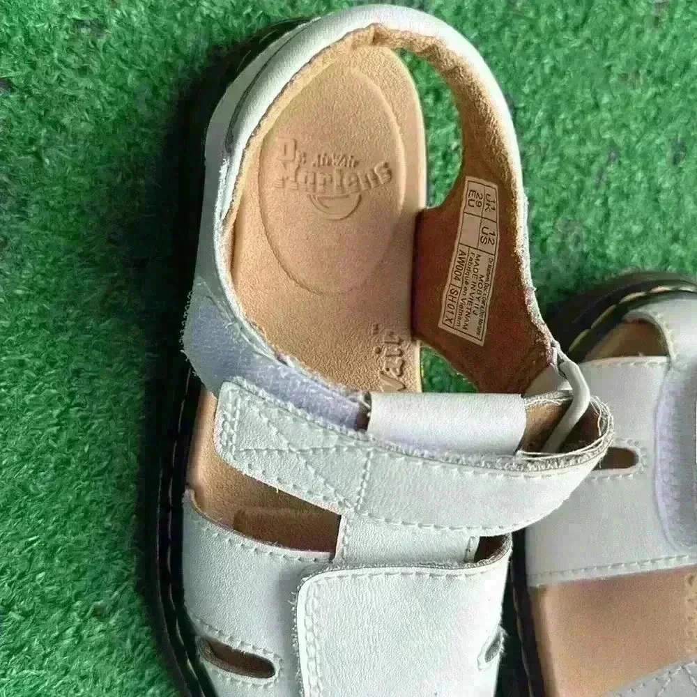Dr. AirWair Martens kids white shoes